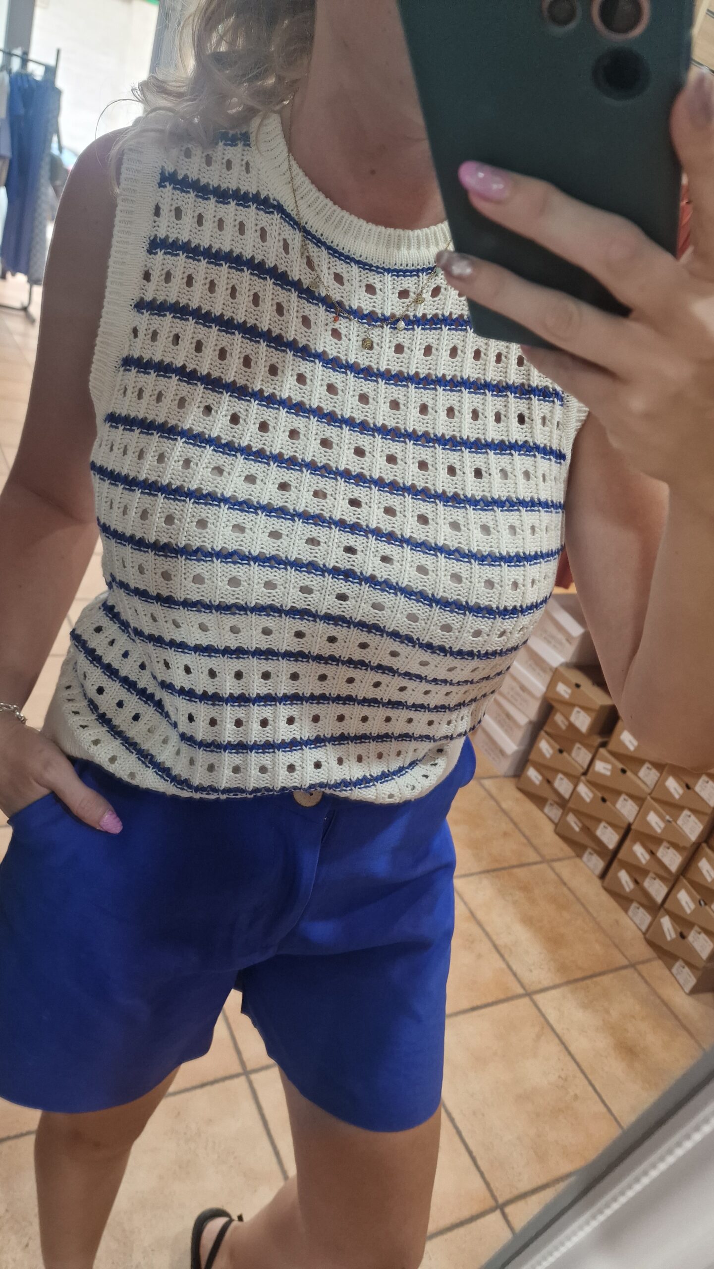 camiseta calada sin mangas camiseta calada sin mangas
