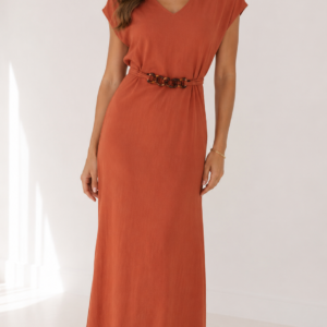 vestido largo terracota con cinturÓn decorativo